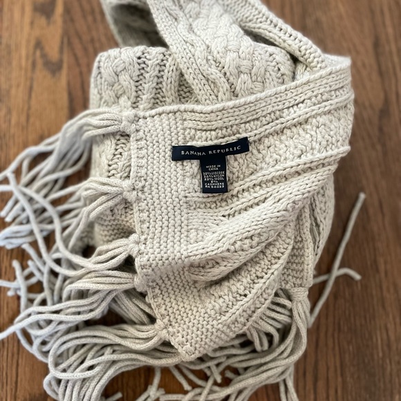 Banana Republic Sweater Scarf - Picture 3 of 3
